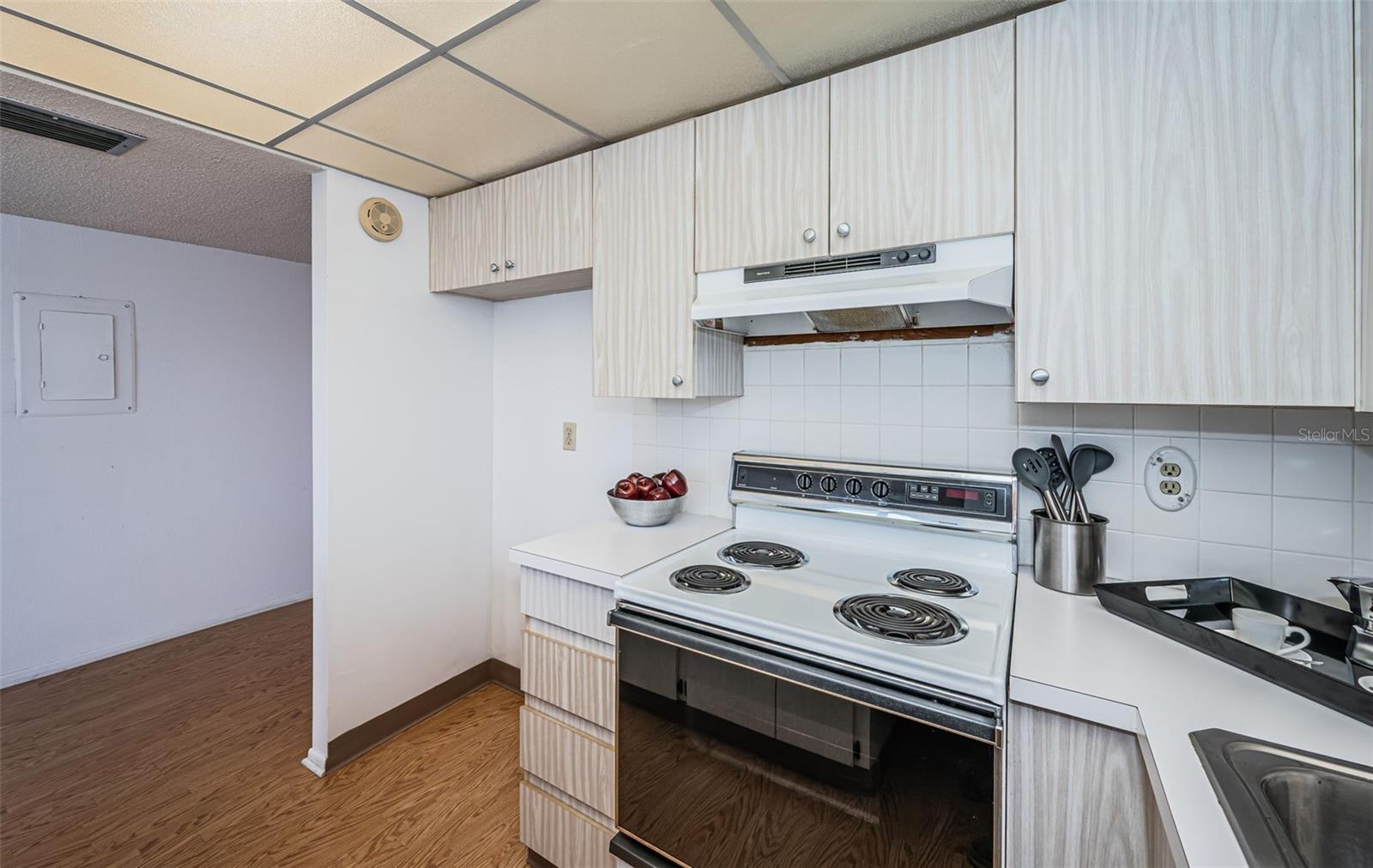 Image 17 of 30 For 632 Edgewater Drive 437