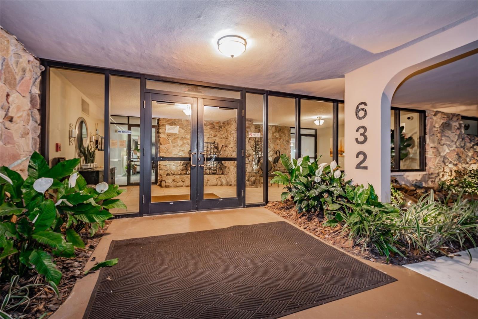 Image 2 of 30 For 632 Edgewater Drive 437