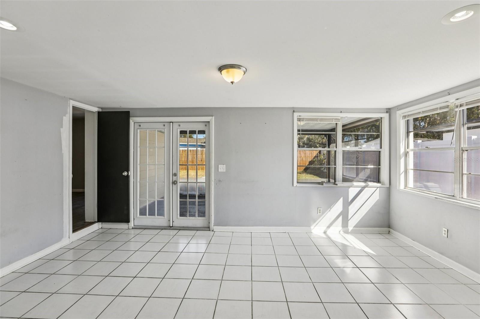 Image 5 of 30 For 1809 Crawford Street