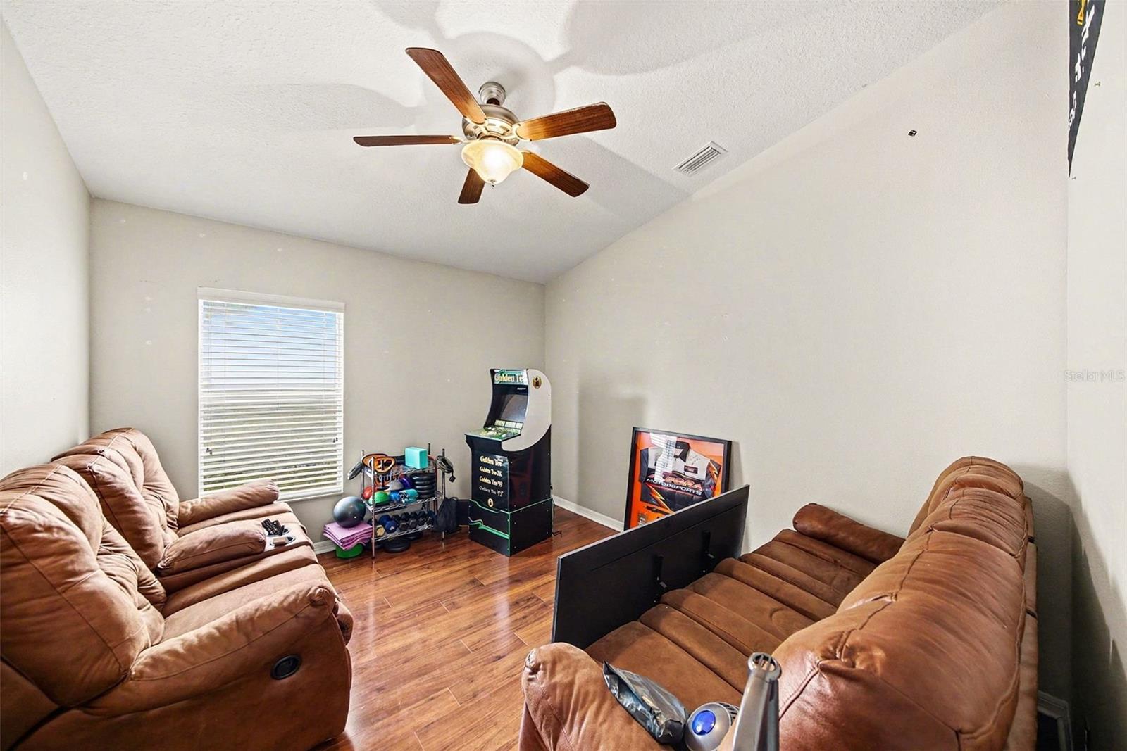 Listing photo id 8 for 215 Fern Gulley Drive