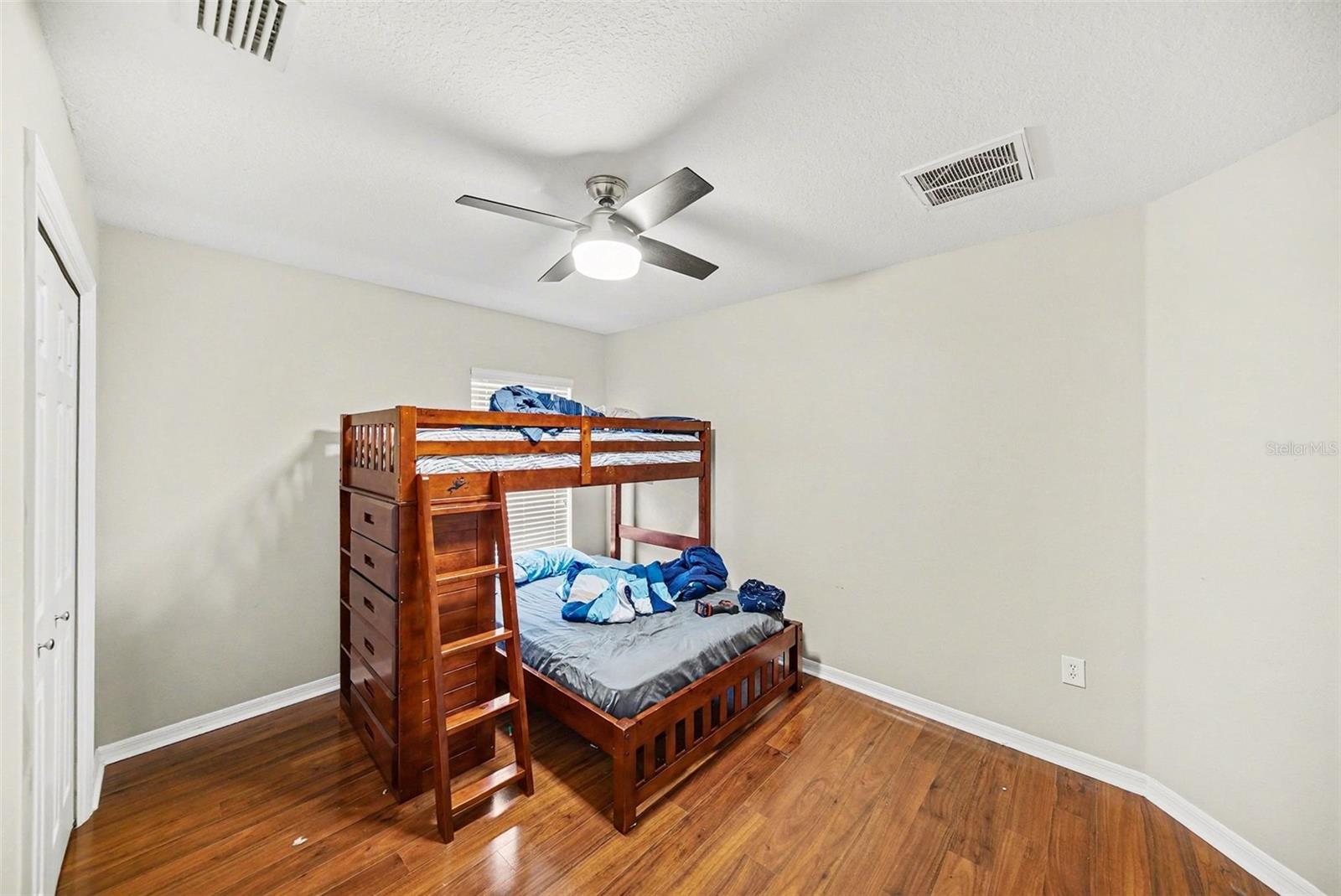 Listing photo id 10 for 215 Fern Gulley Drive