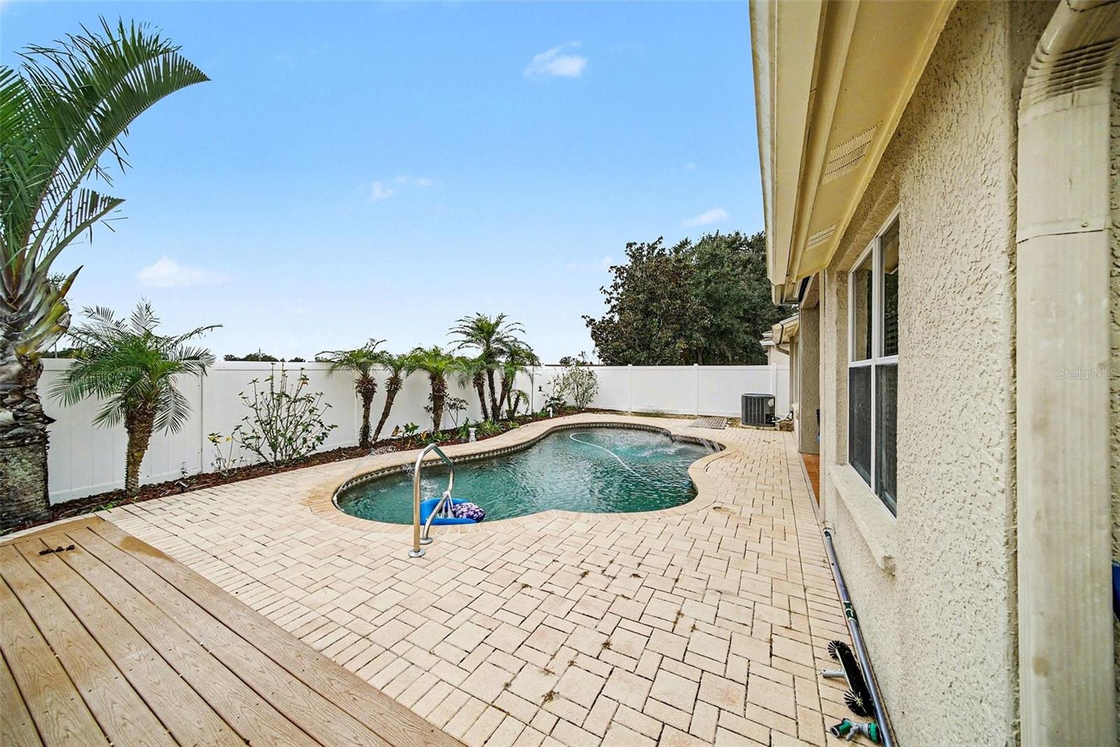 Listing photo id 16 for 215 Fern Gulley Drive