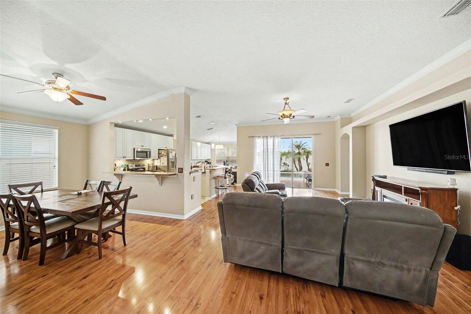 Listing photo id 3 for 215 Fern Gulley Drive