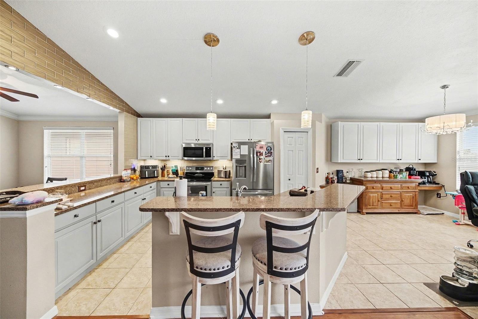 Listing photo id 7 for 215 Fern Gulley Drive