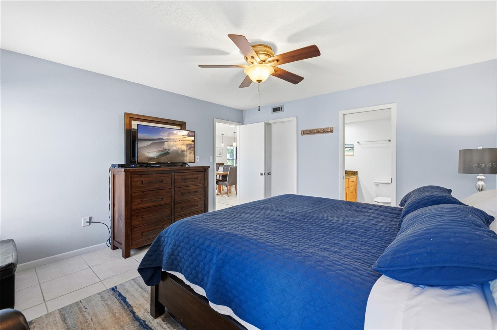 Image 17 of 39 For 15 Glendale Street B4