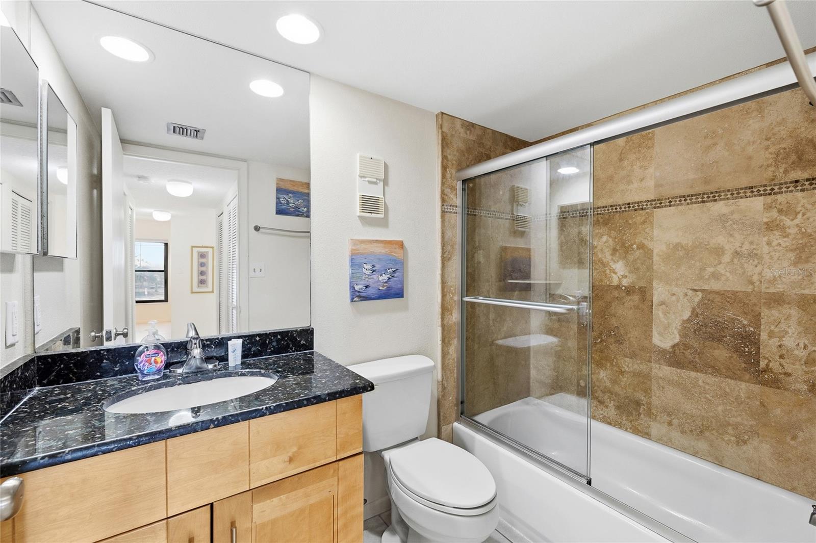 Image 23 of 39 For 15 Glendale Street B4