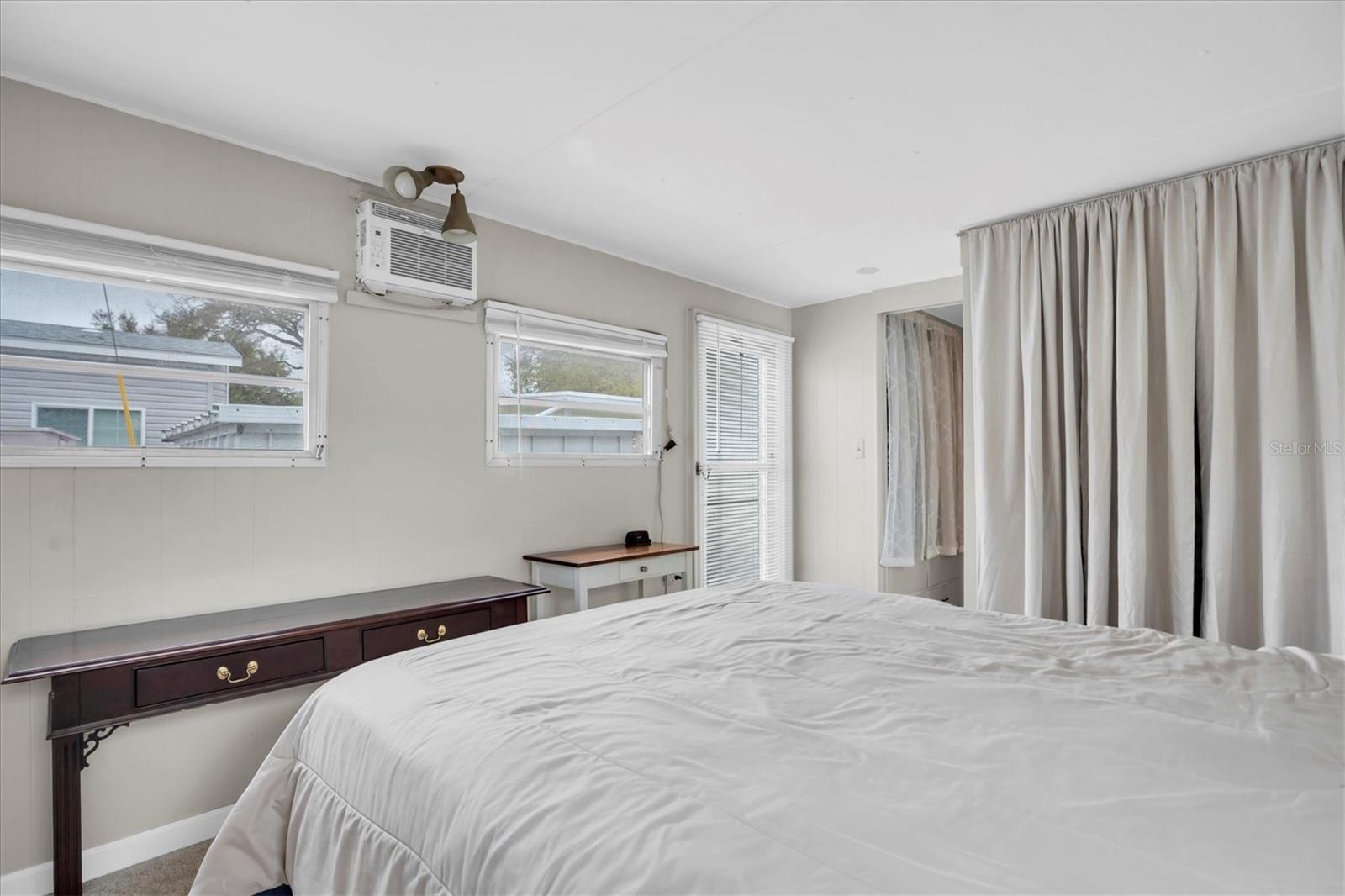 Listing photo id 10 for 7801 34th Avenue N 70