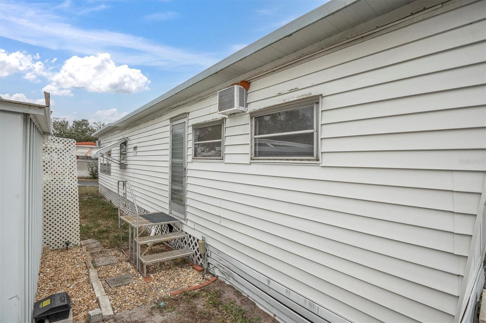 Listing photo id 19 for 7801 34th Avenue N 70