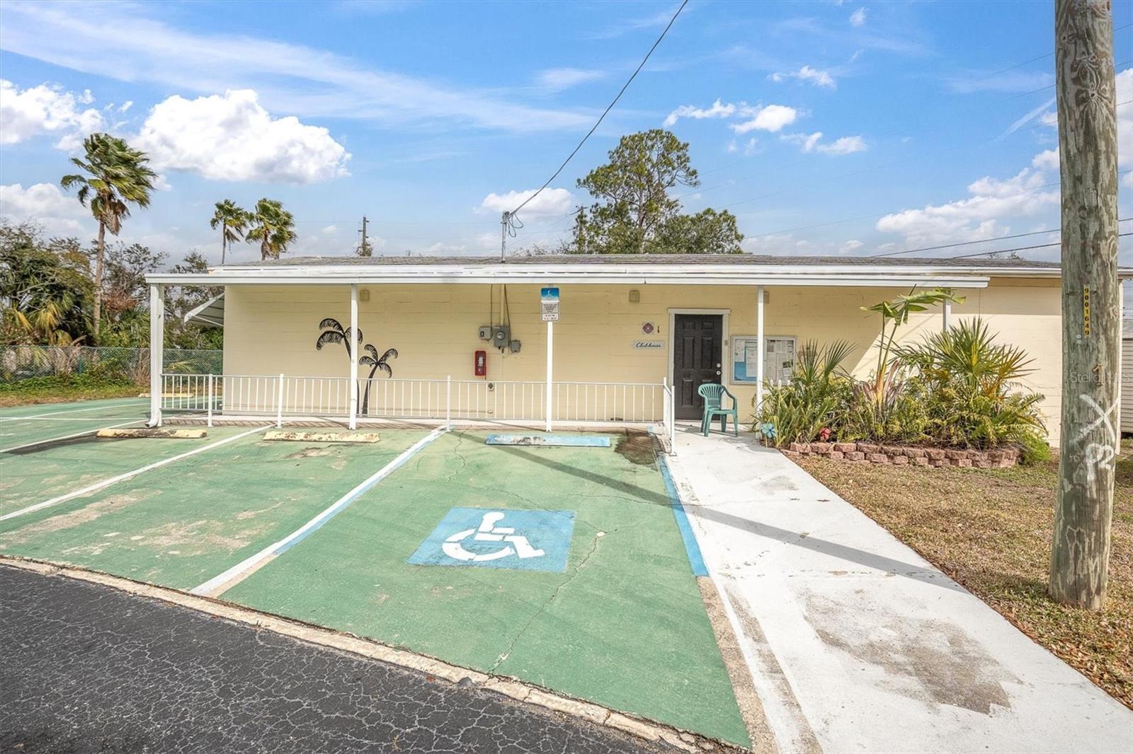 Listing photo id 20 for 7801 34th Avenue N 70