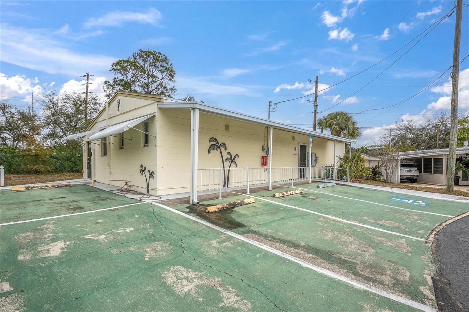 Listing photo id 21 for 7801 34th Avenue N 70