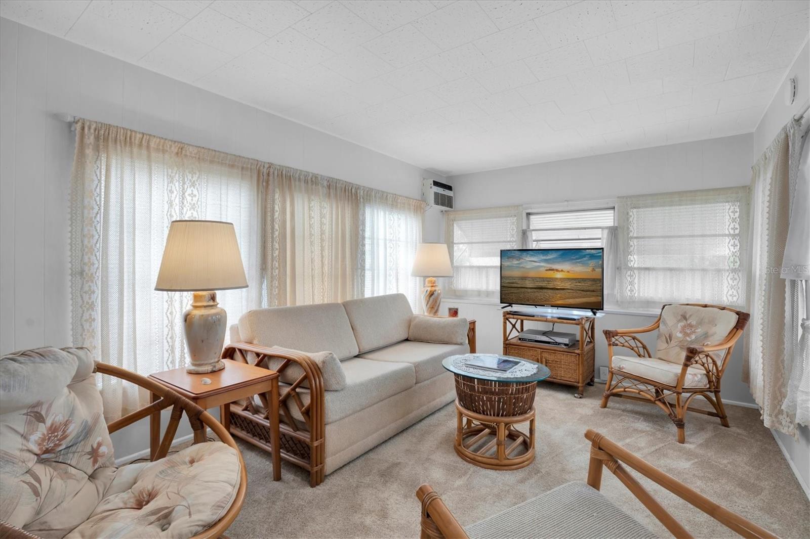 Listing photo id 2 for 7801 34th Avenue N 70