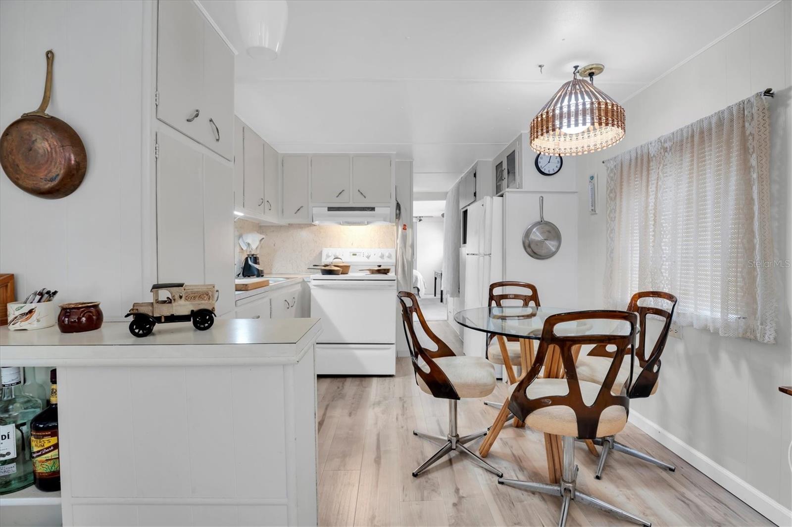 Listing photo id 4 for 7801 34th Avenue N 70