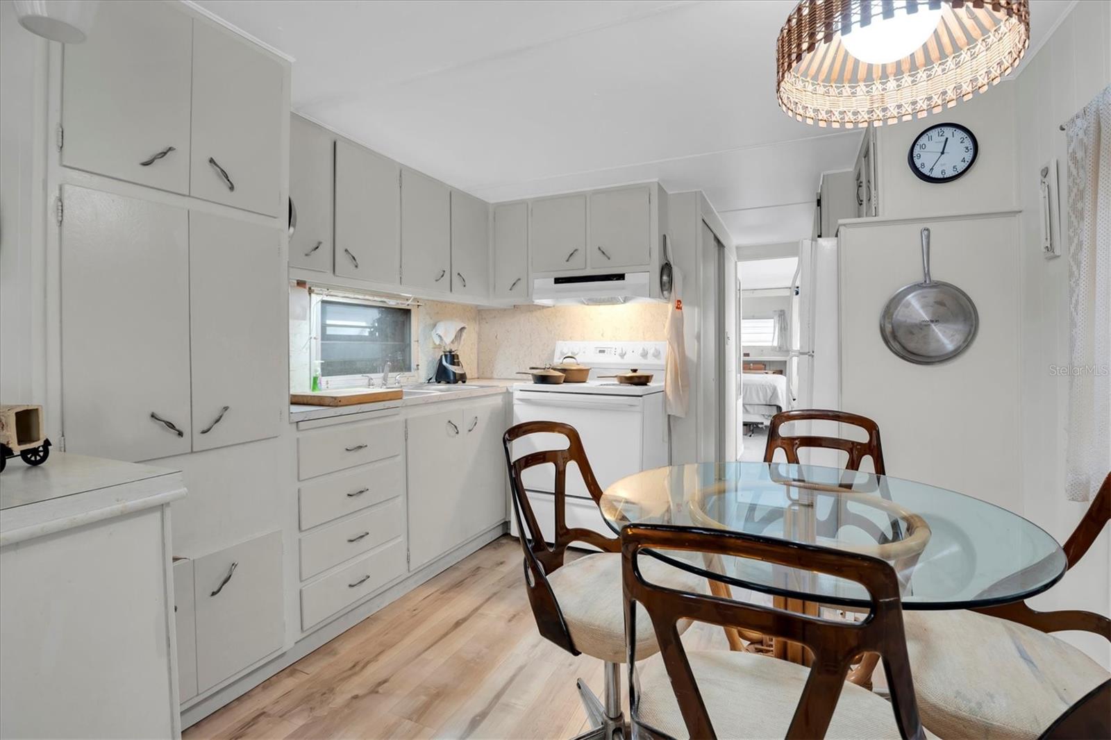 Listing photo id 7 for 7801 34th Avenue N 70