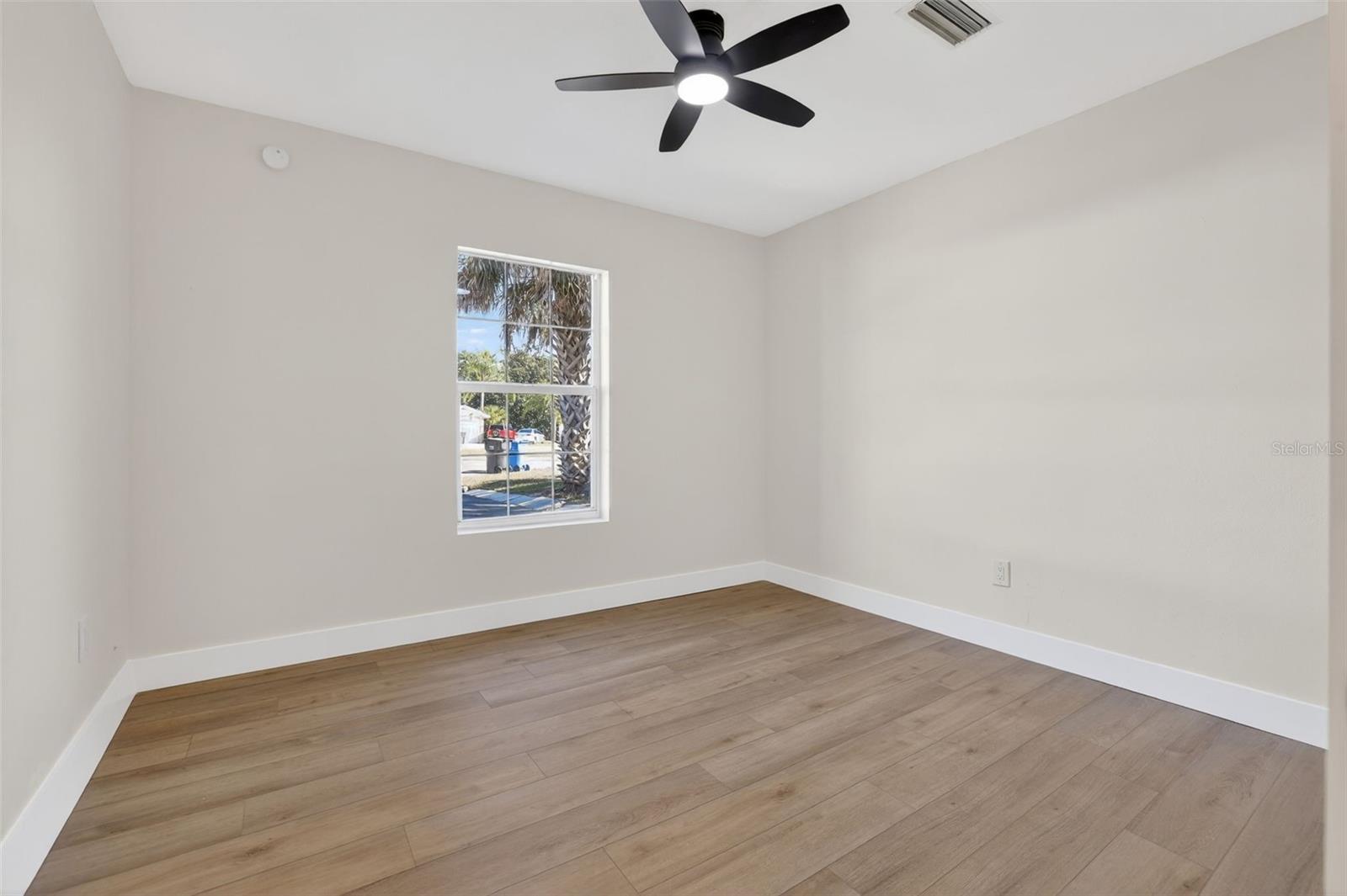 Image 19 of 39 For 18851 Tracer Drive