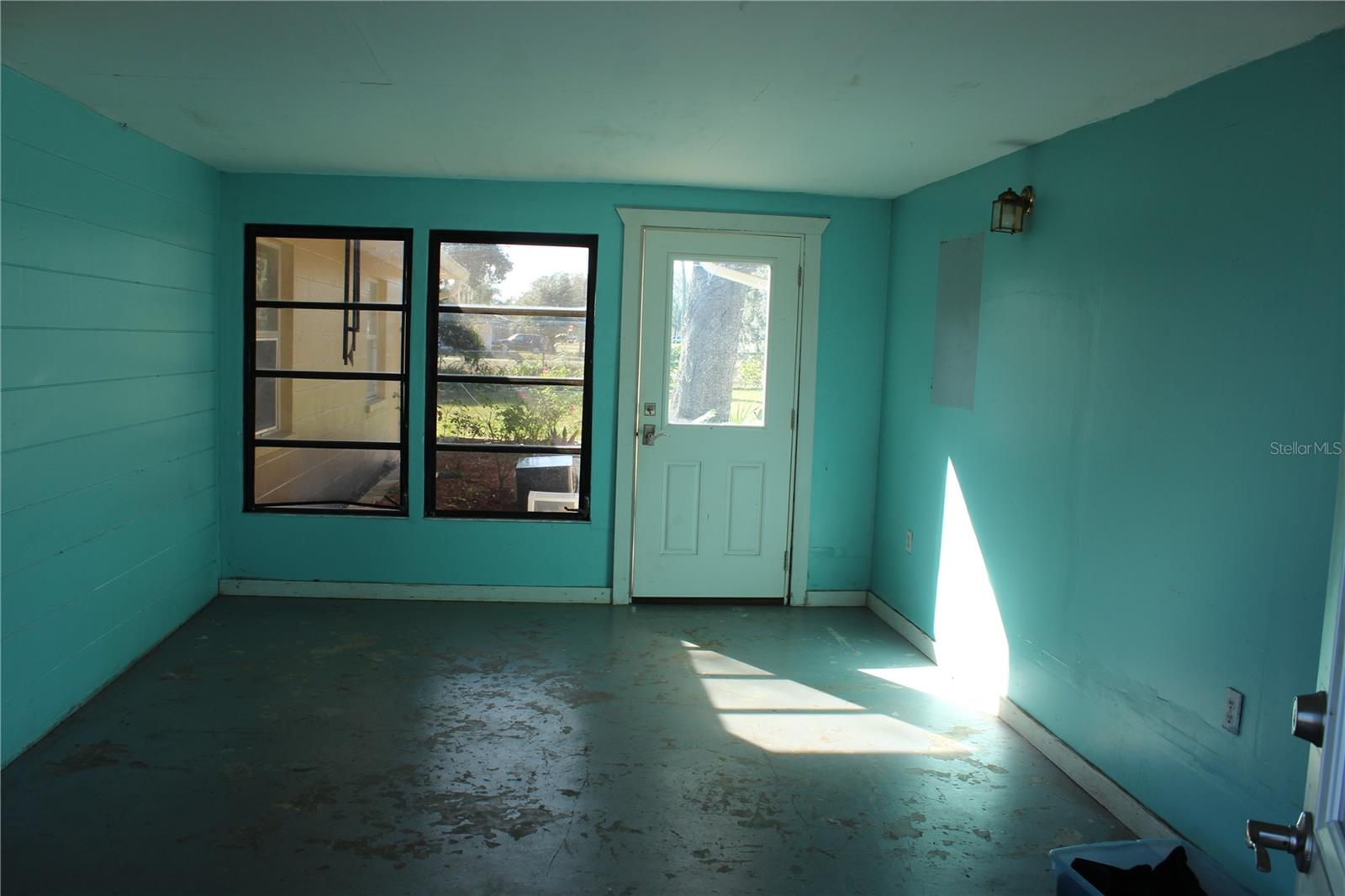 Image 14 of 24 For 2718 Shadywood Place