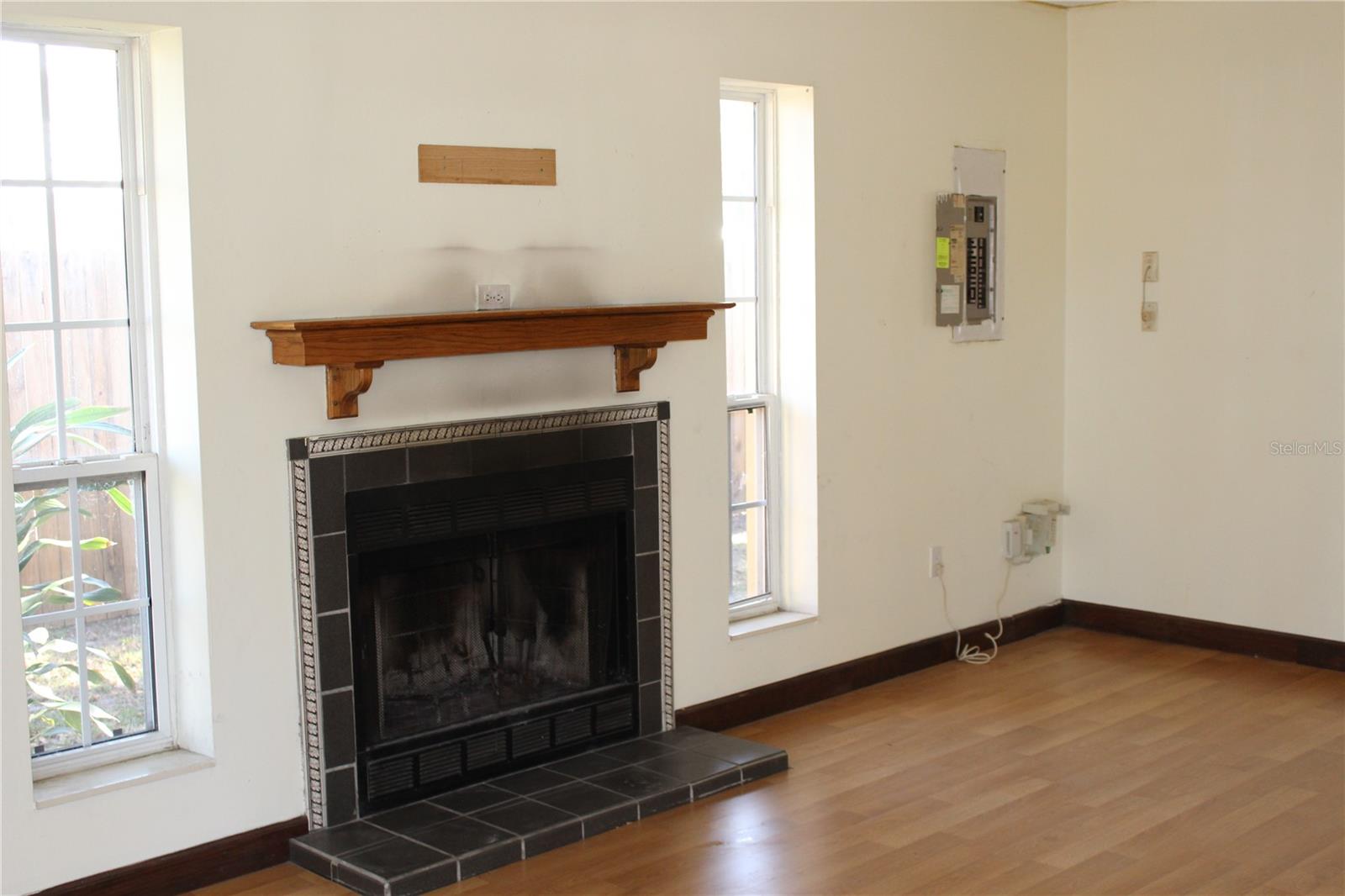 Image 4 of 24 For 2718 Shadywood Place