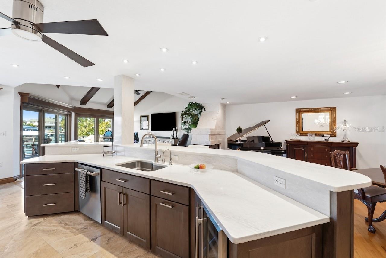 Image 10 of 82 For 740 Pinellas Bayway S