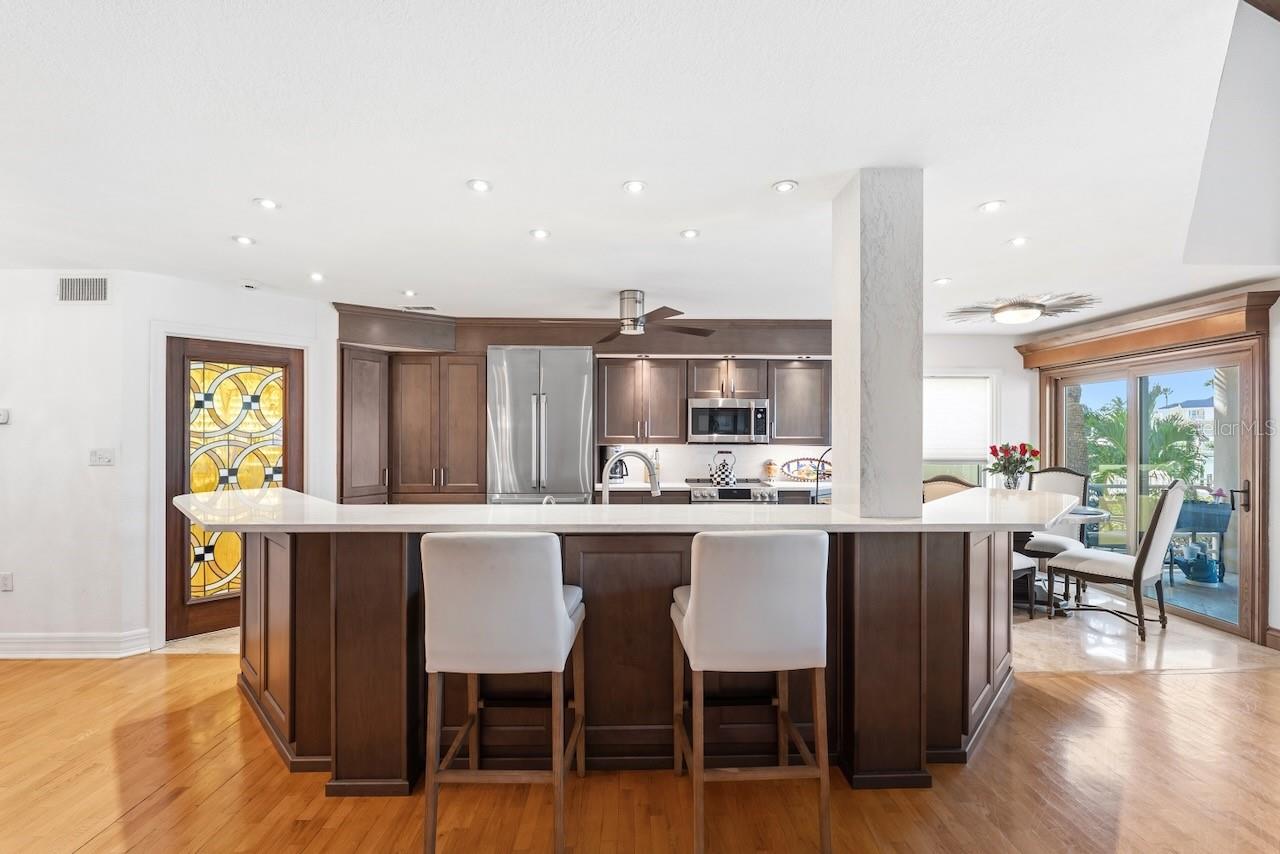 Image 11 of 82 For 740 Pinellas Bayway S