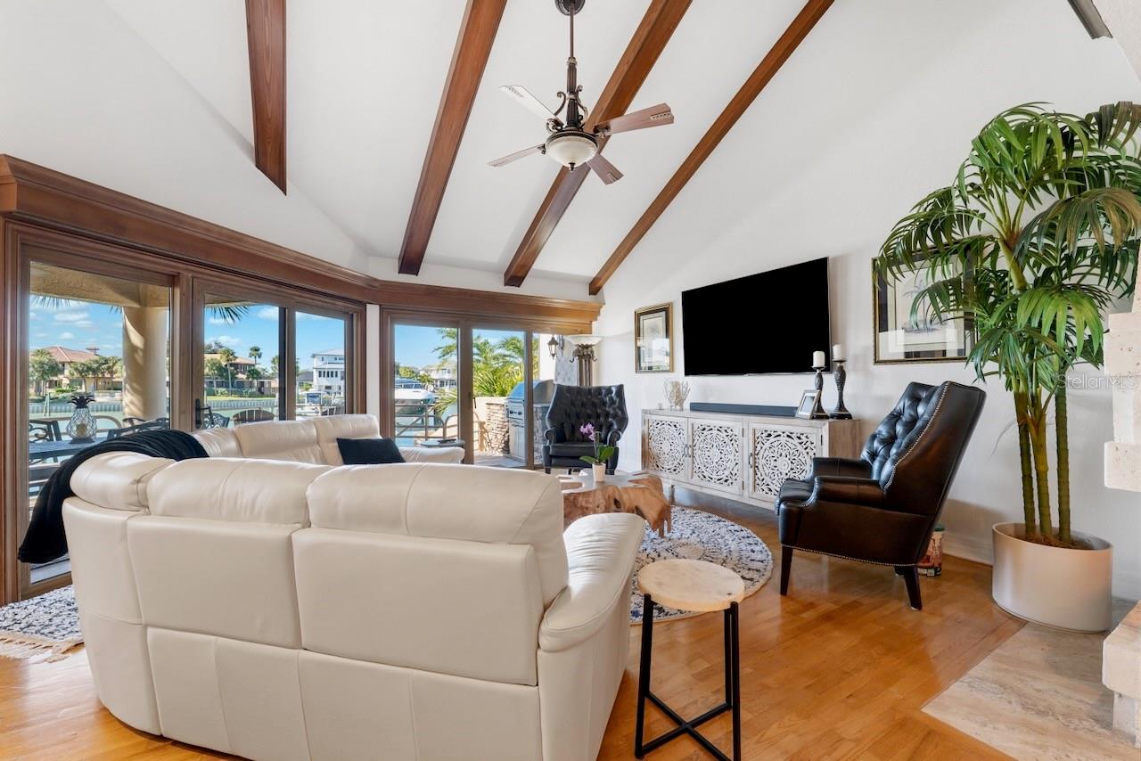 Image 16 of 82 For 740 Pinellas Bayway S