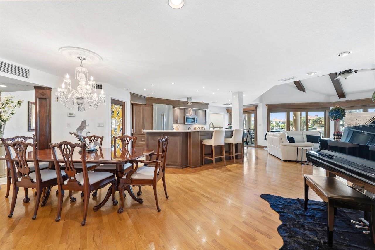 Image 20 of 82 For 740 Pinellas Bayway S