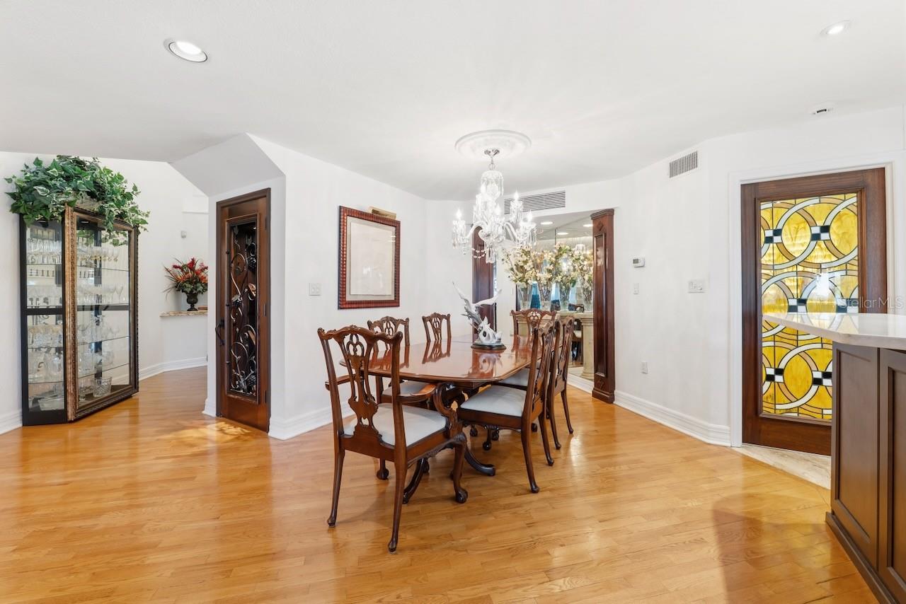 Image 21 of 82 For 740 Pinellas Bayway S