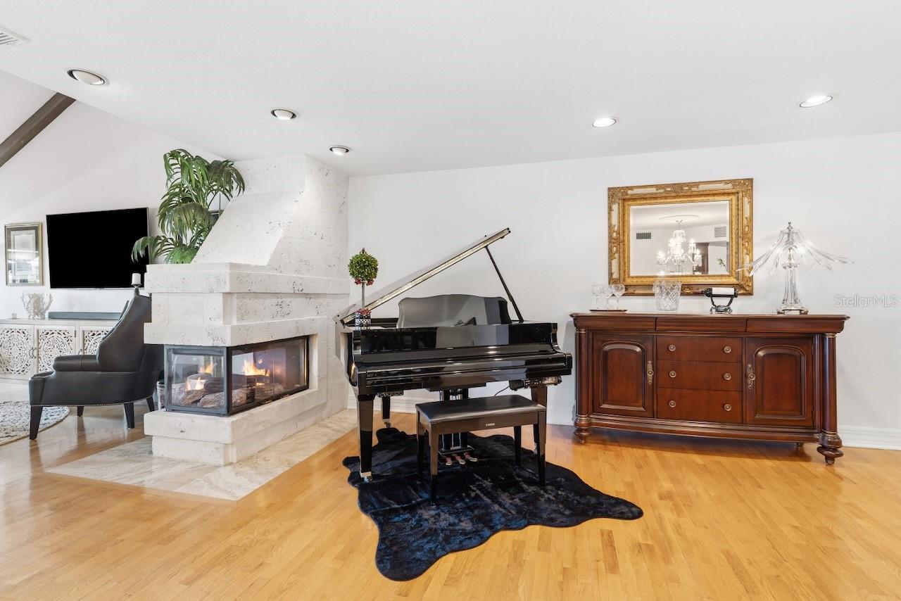 Image 22 of 82 For 740 Pinellas Bayway S