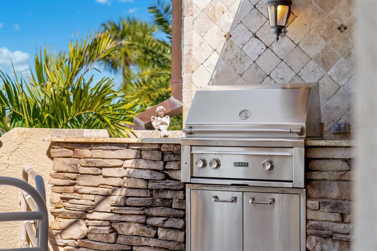 Image 25 of 82 For 740 Pinellas Bayway S