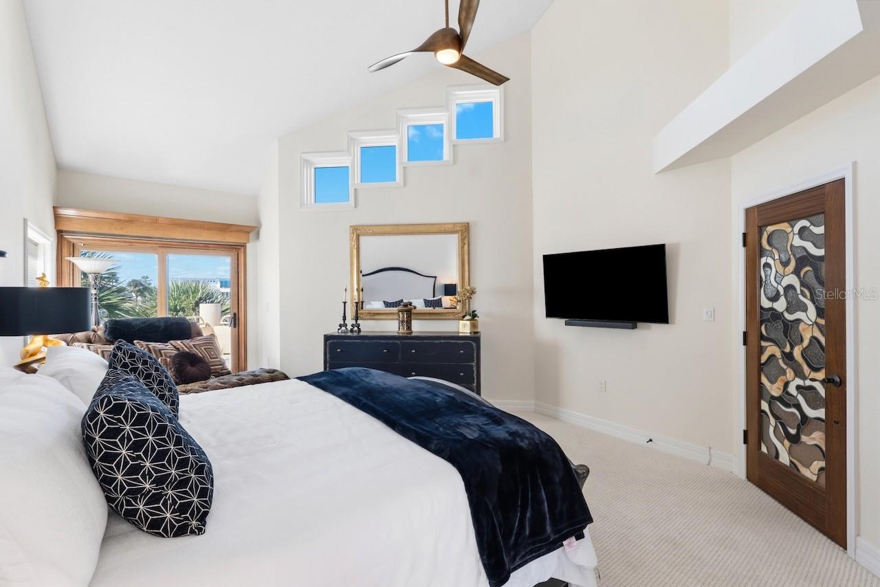 Image 27 of 82 For 740 Pinellas Bayway S