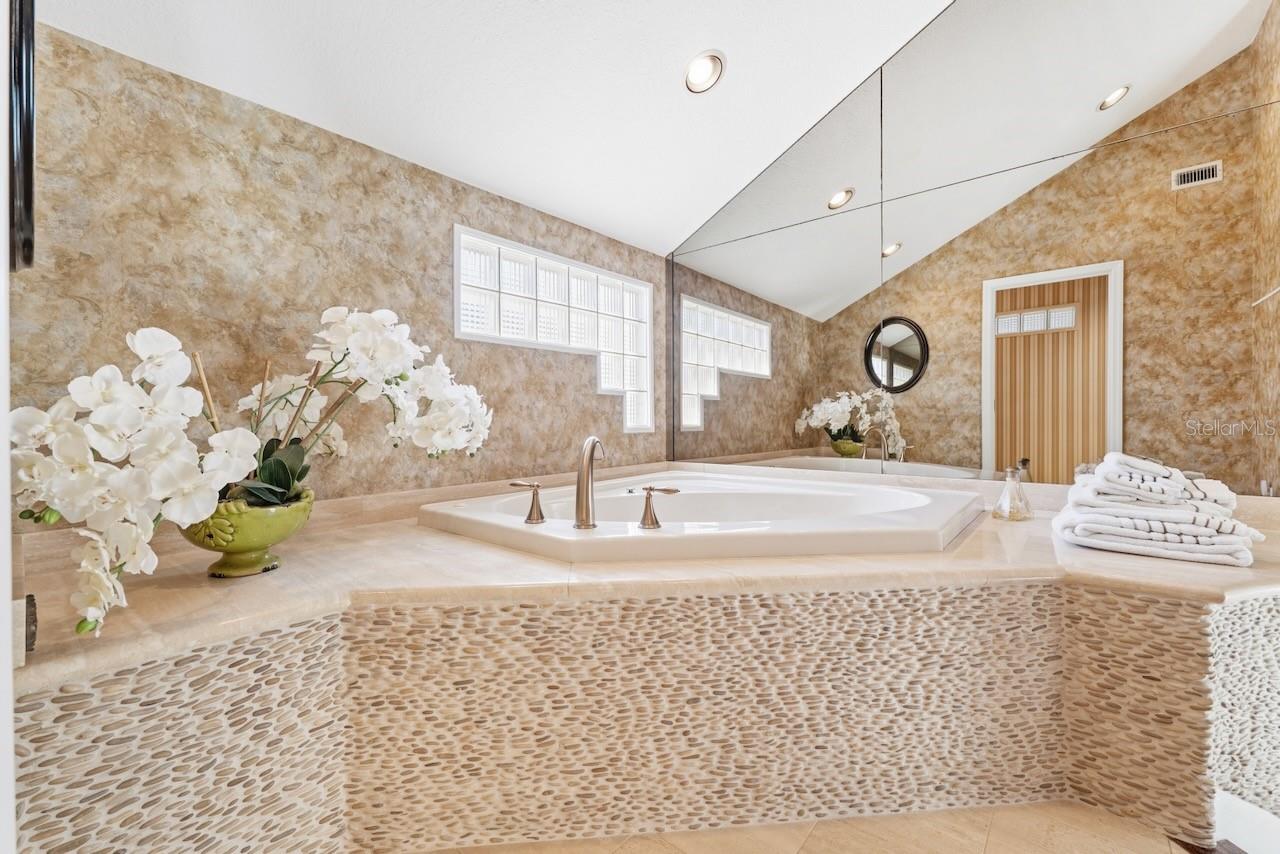 Image 30 of 82 For 740 Pinellas Bayway S