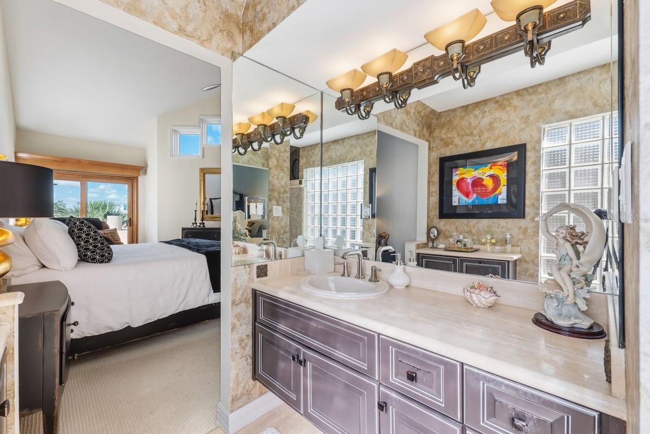 Image 39 of 82 For 740 Pinellas Bayway S