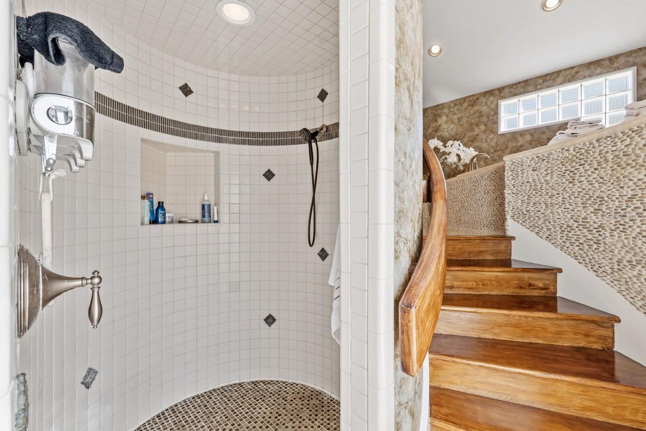 Image 40 of 82 For 740 Pinellas Bayway S