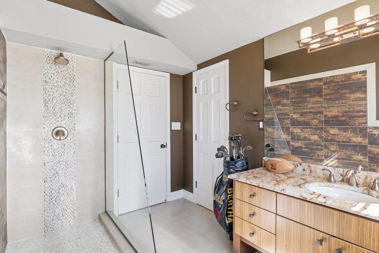 Image 44 of 82 For 740 Pinellas Bayway S