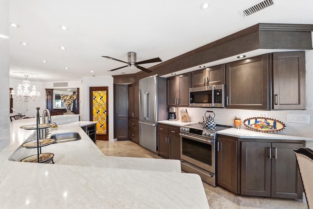 Image 8 of 82 For 740 Pinellas Bayway S