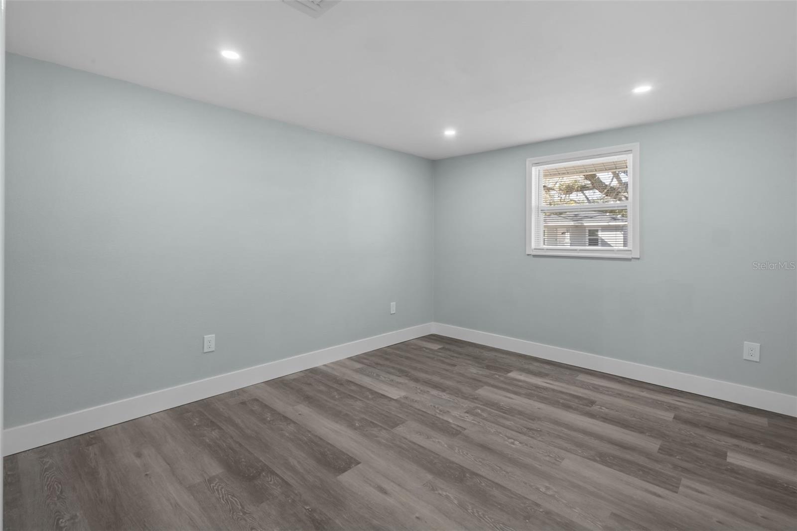 Image 8 of 31 For 1682 Wilmar Avenue