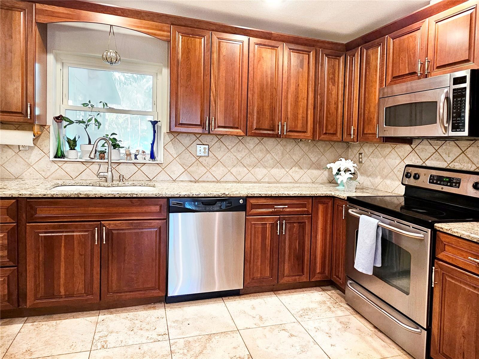 Image 6 of 34 For 655 42nd Avenue N