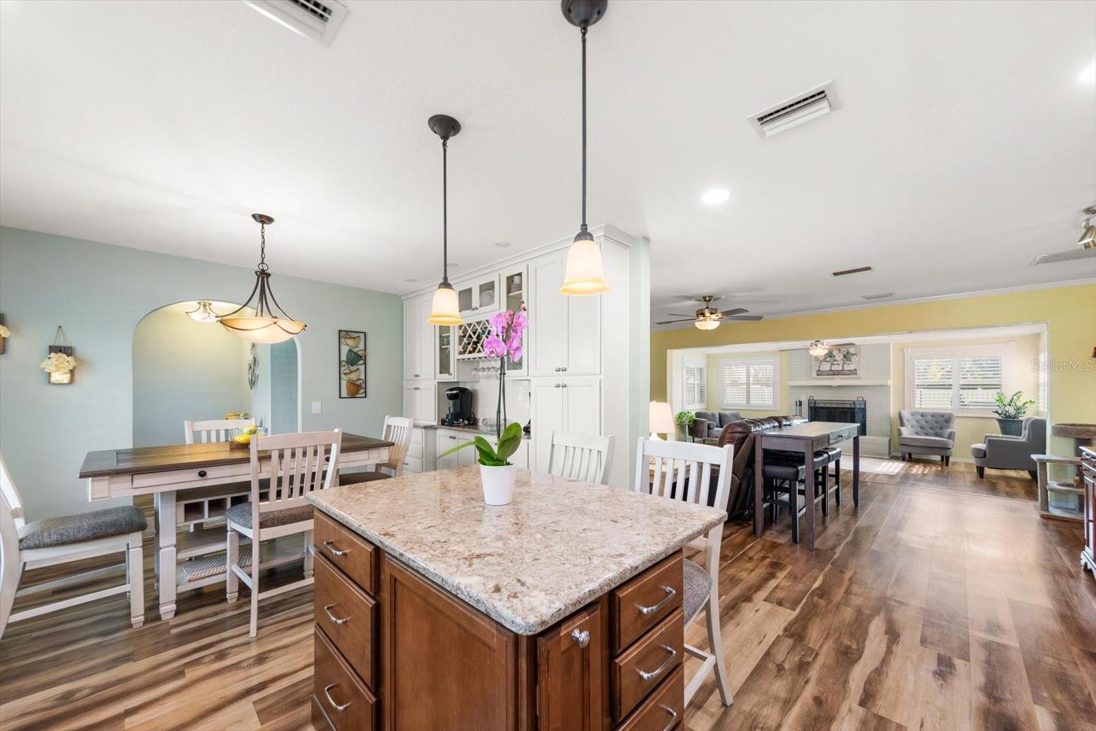 Image 15 of 70 For 7133 Augusta Boulevard