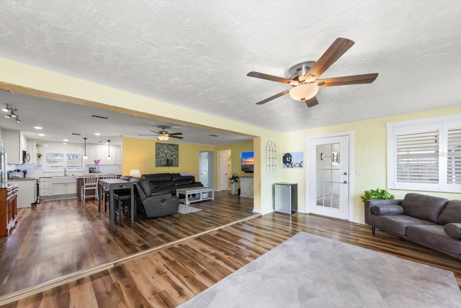 Image 18 of 70 For 7133 Augusta Boulevard