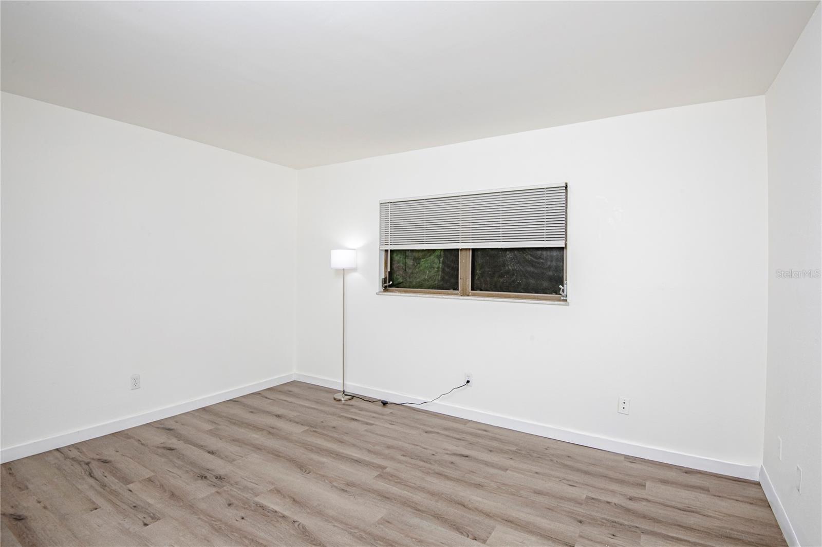 Image 12 of 17 For 1007 Bayshore Boulevard 107