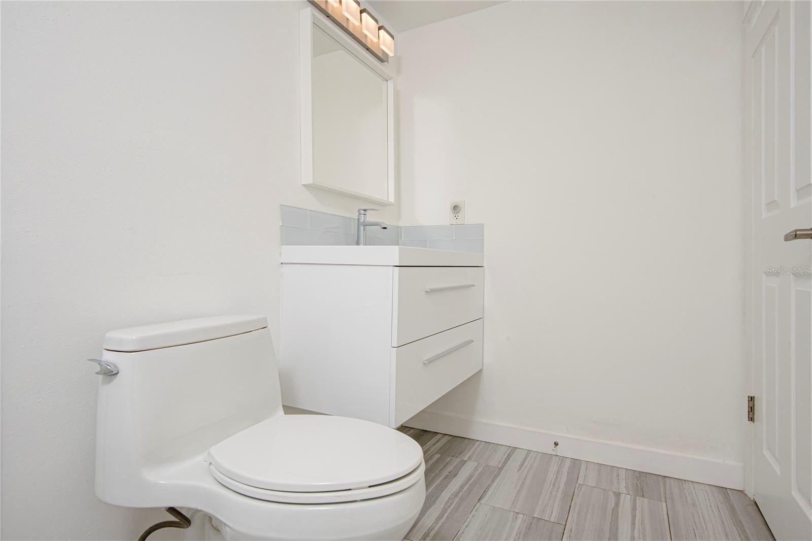 Image 14 of 17 For 1007 Bayshore Boulevard 107