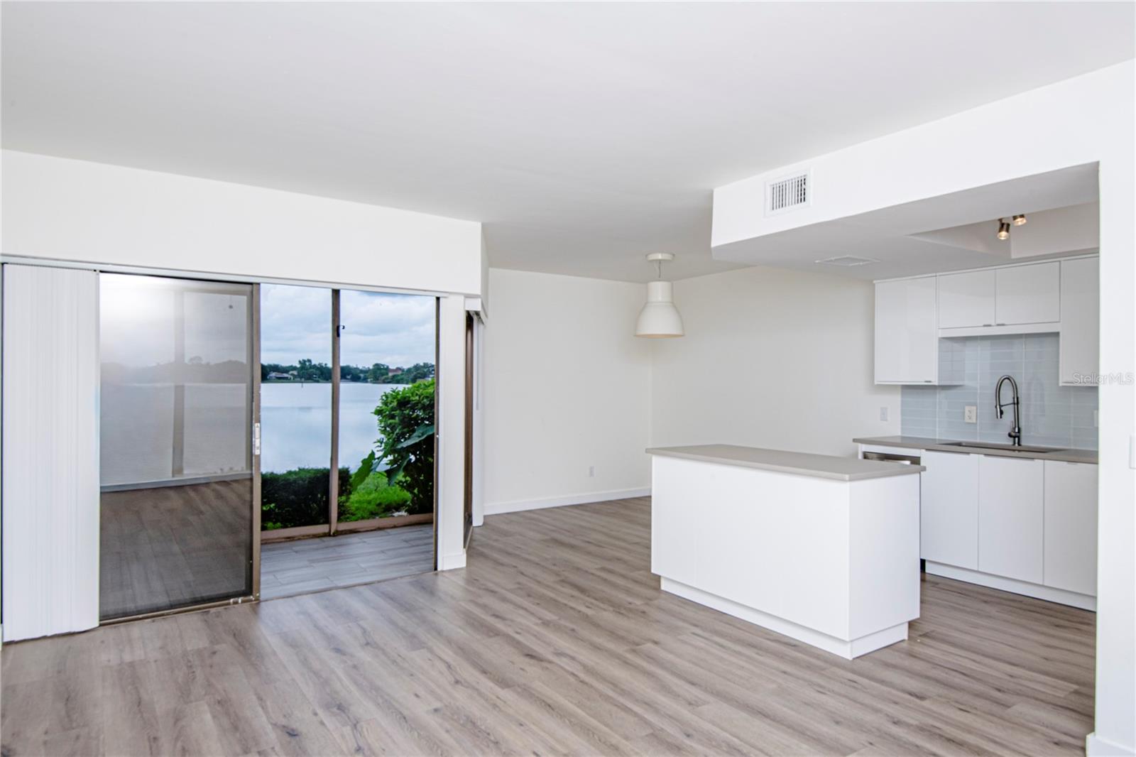 Image 7 of 17 For 1007 Bayshore Boulevard 107