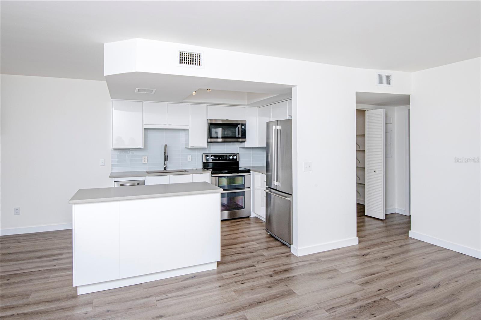 Image 9 of 17 For 1007 Bayshore Boulevard 107