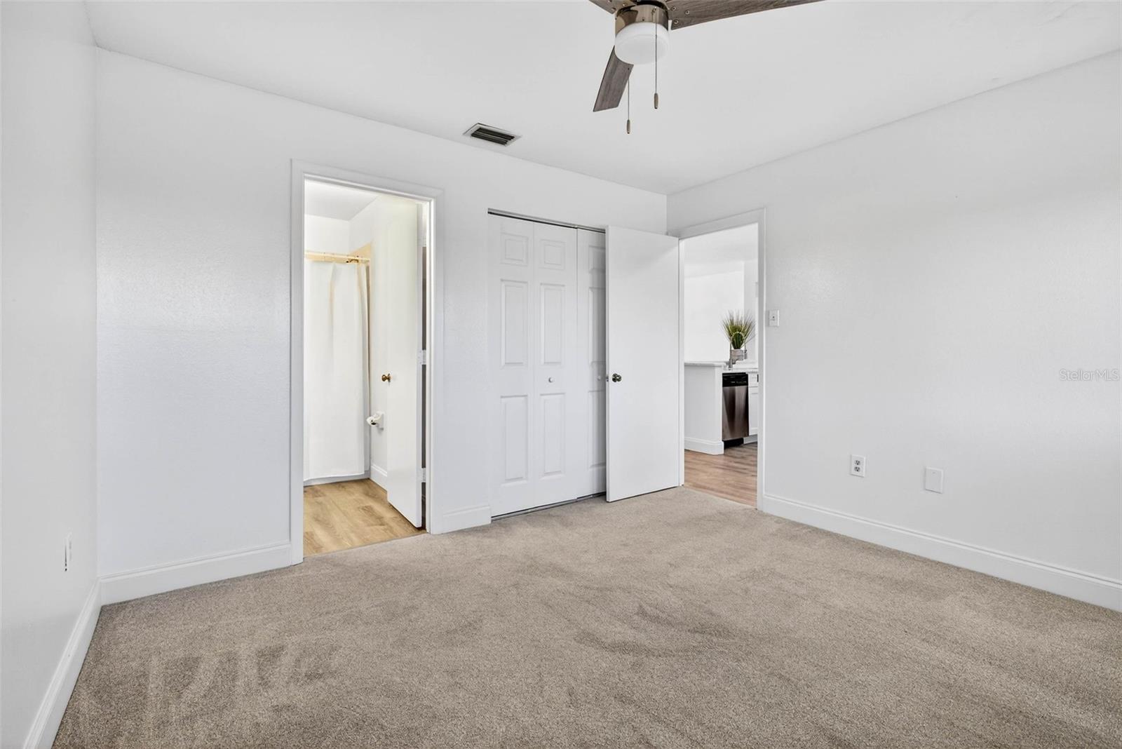 Image 19 of 40 For 1805 Mariner Drive 52