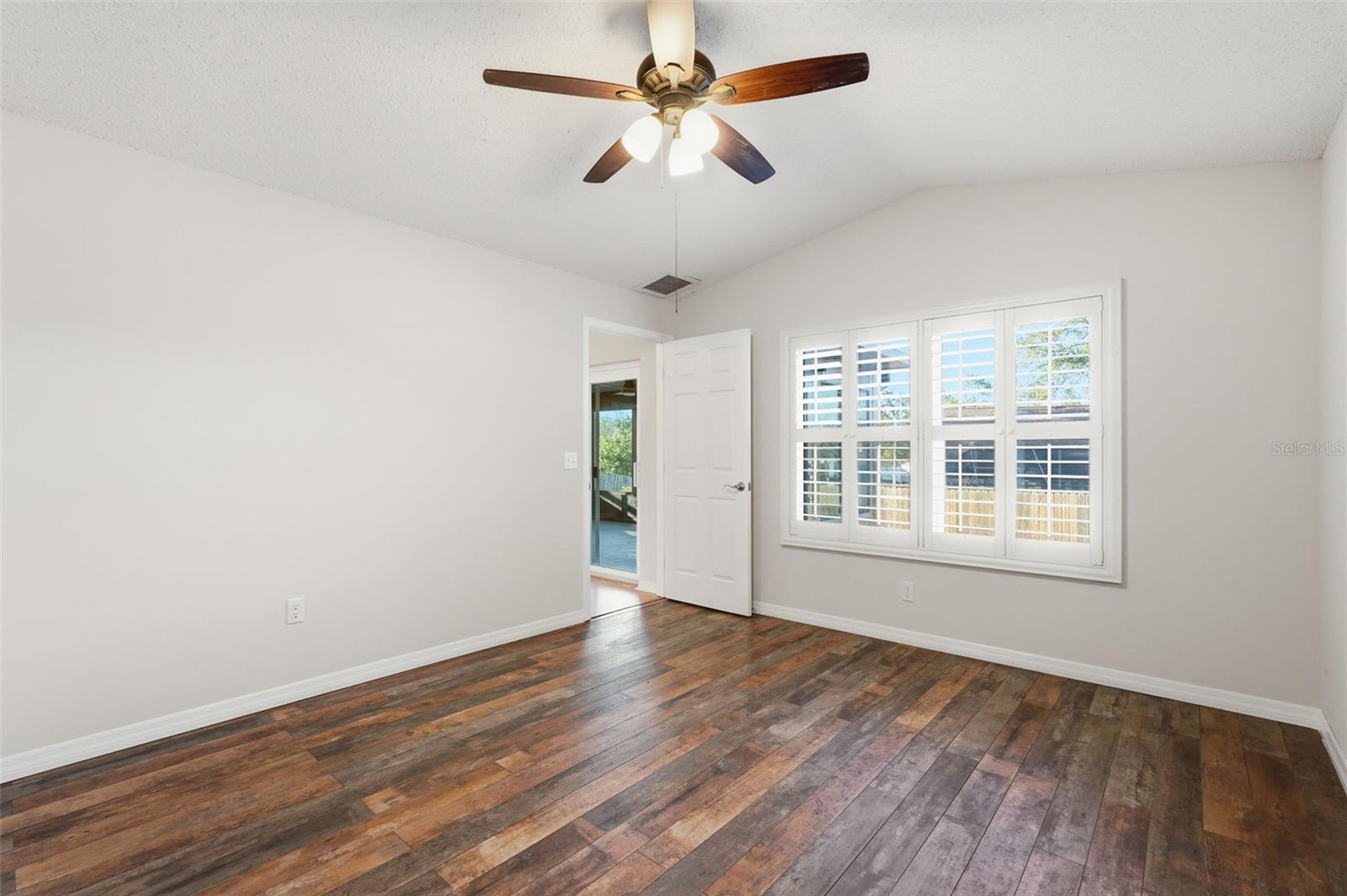 Image 15 of 41 For 939 Sandywood Drive