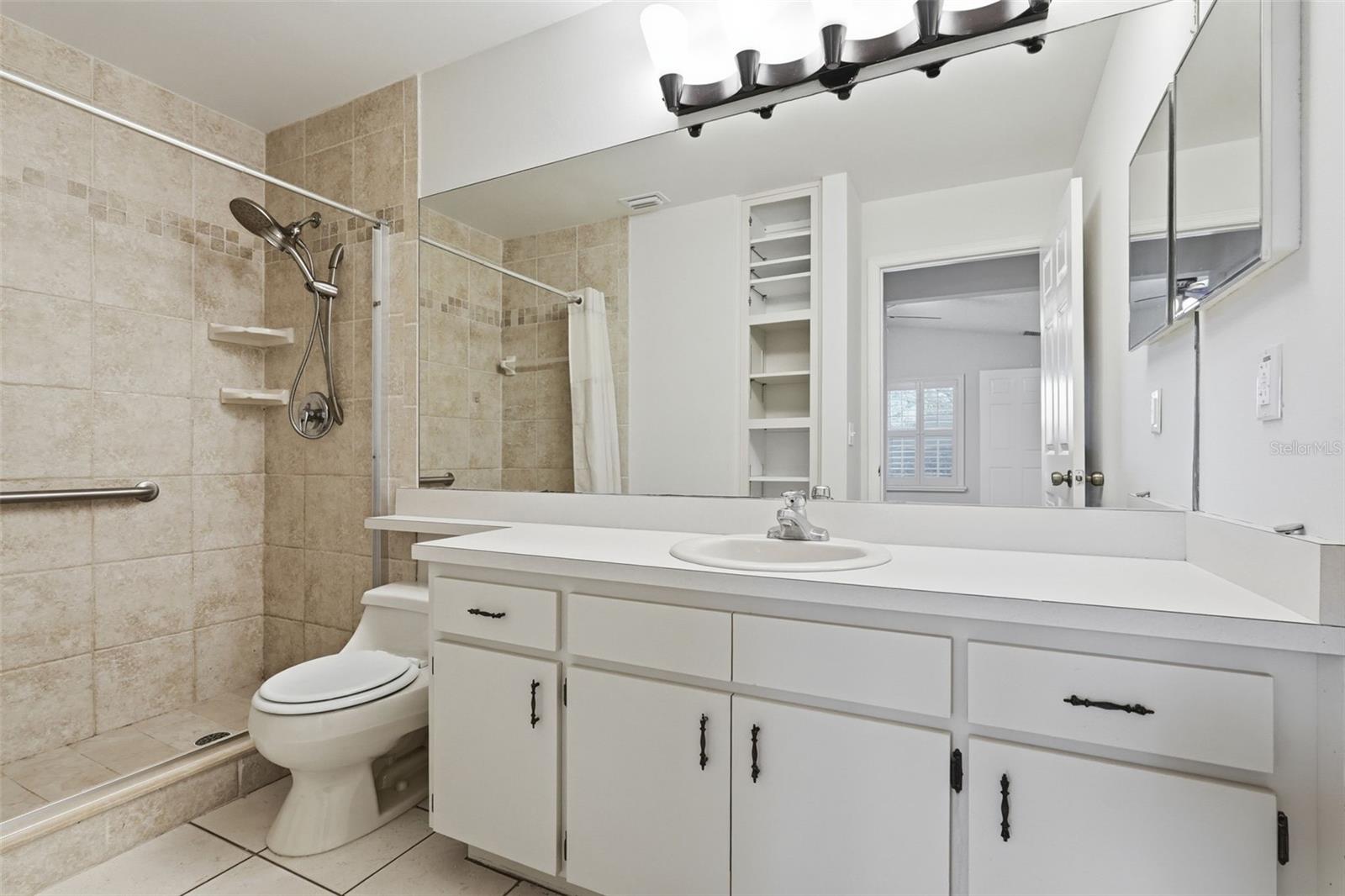 Image 16 of 41 For 939 Sandywood Drive