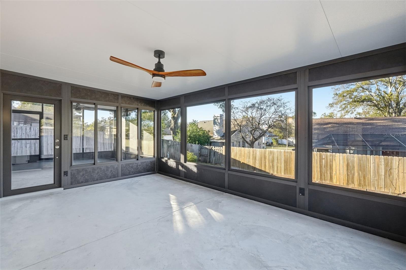 Image 22 of 41 For 939 Sandywood Drive