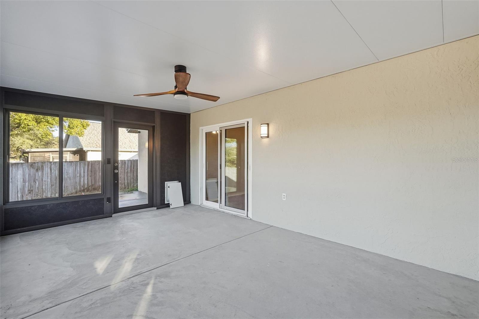 Image 23 of 41 For 939 Sandywood Drive