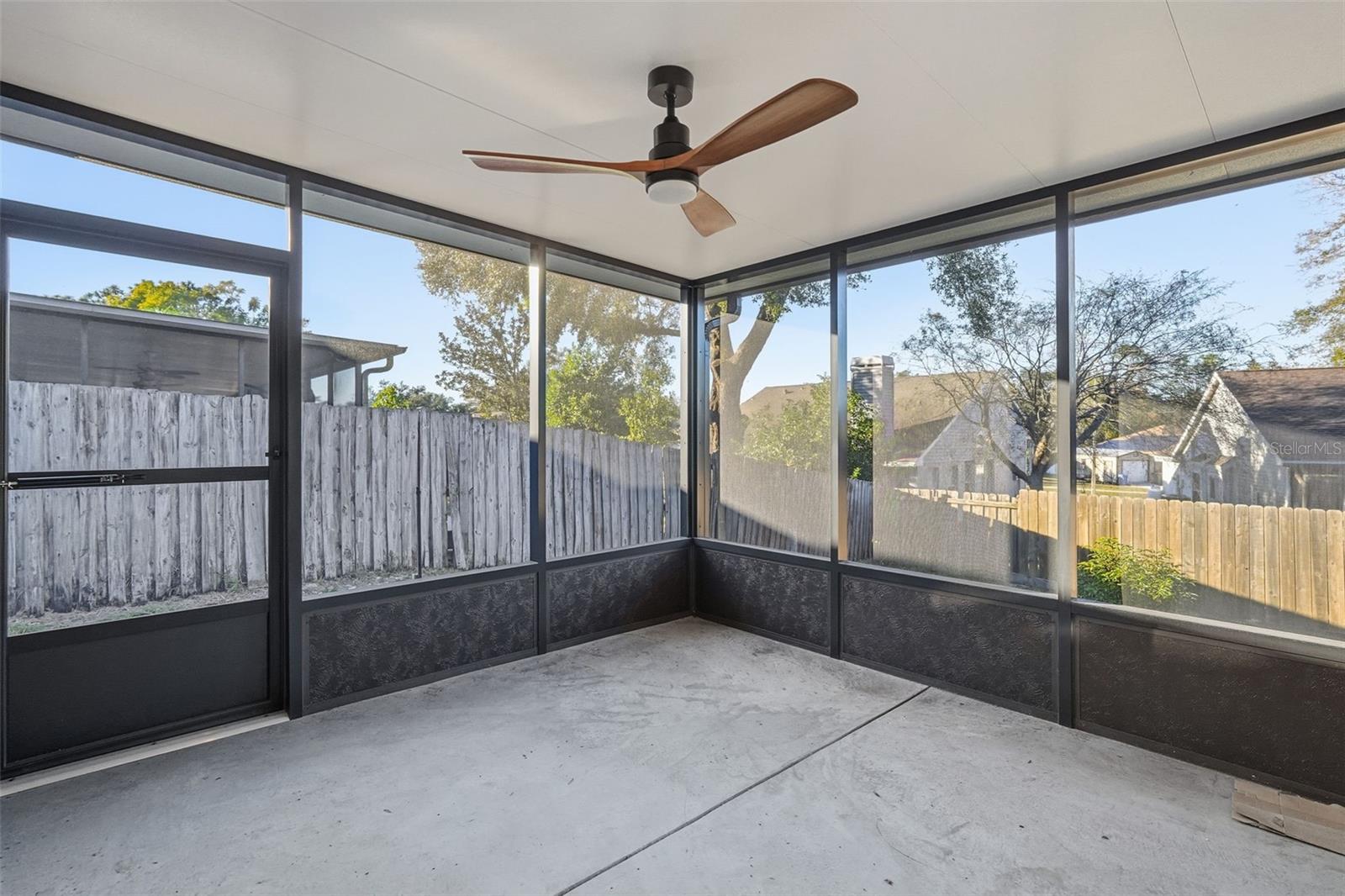 Image 24 of 41 For 939 Sandywood Drive