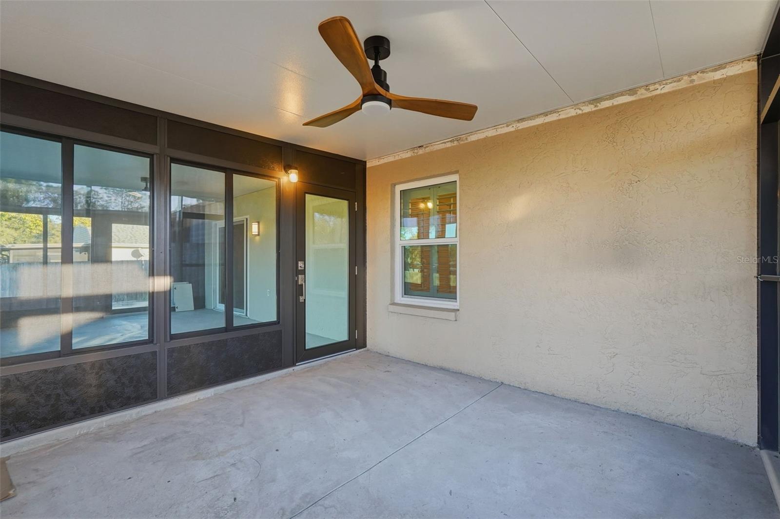 Image 25 of 41 For 939 Sandywood Drive