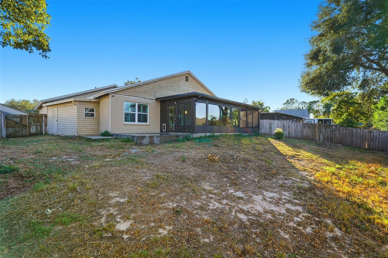 Image 28 of 41 For 939 Sandywood Drive