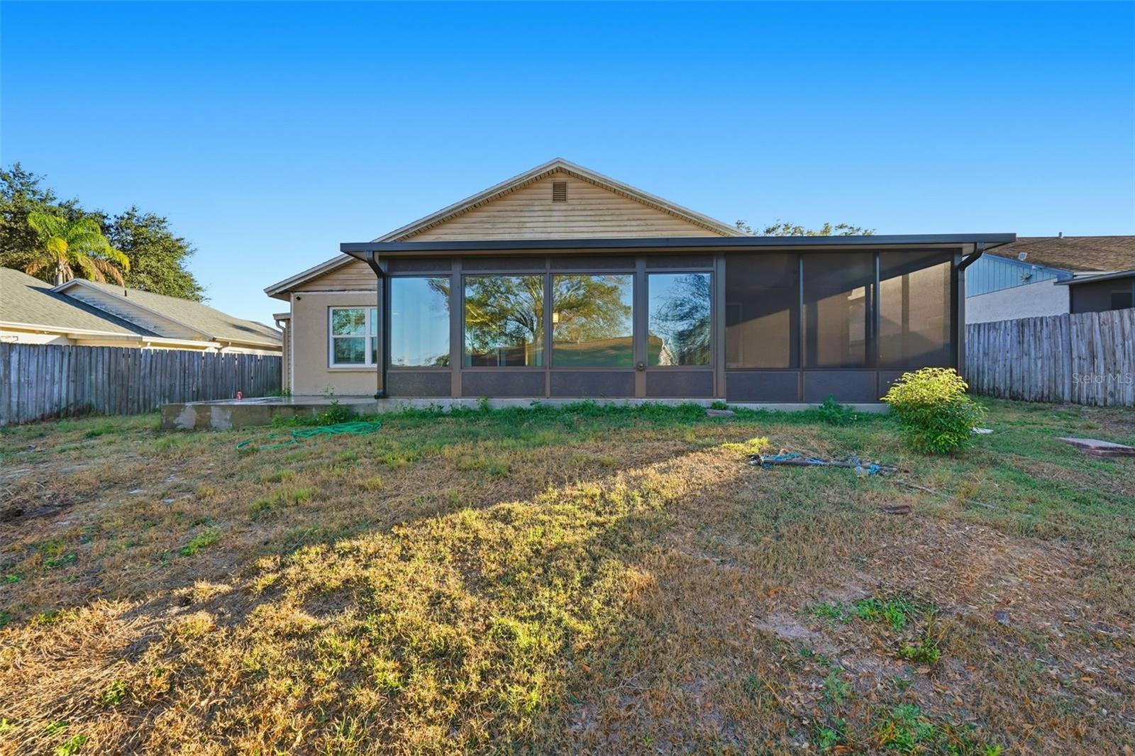 Image 29 of 41 For 939 Sandywood Drive